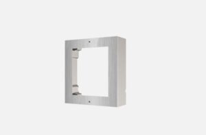Panou frontal pentru un modul videointerfon modular Hikvision DS-KD- ACW1/S; montare aplicata; material otel inoxidabil; dimensiuni: 117mm x 1 07mm x4mm;