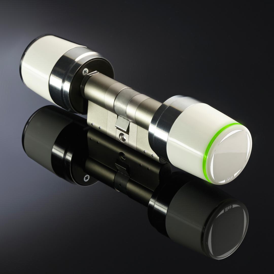 Cilindru electronic LIBRA SMART, cu knob mecanic PREMIUM, 35x35, RFID, sofware ARGO, 13,56 MHz, baterie(durata max 2 ani/max 20.000 cicluri), semnalizare acustica si luminoasa,gestionare cu smartphone, card, tag, memorie 300 utilizatori, memorie ultimile 1000 evenimente, finisaj inox- negru. Se - imagine 9